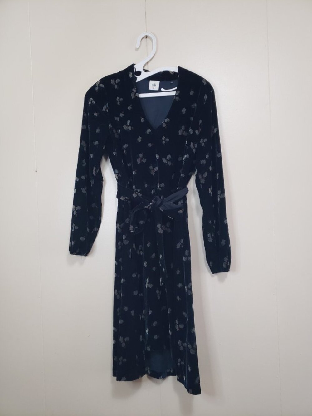 Cabi Womens XS Decked Out Dress Velvet Blue Floral V Neck Fall Sash Knee Length